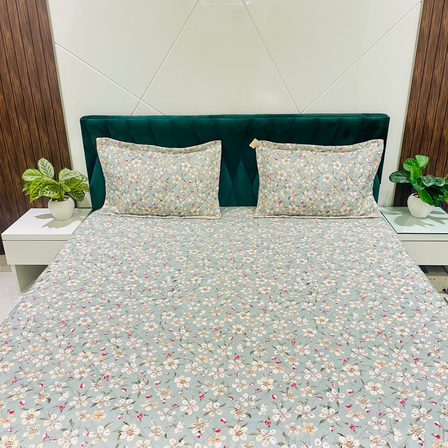 Micro Quilted Bed-Spread with Matching Pillow Covers | 90"x100" |