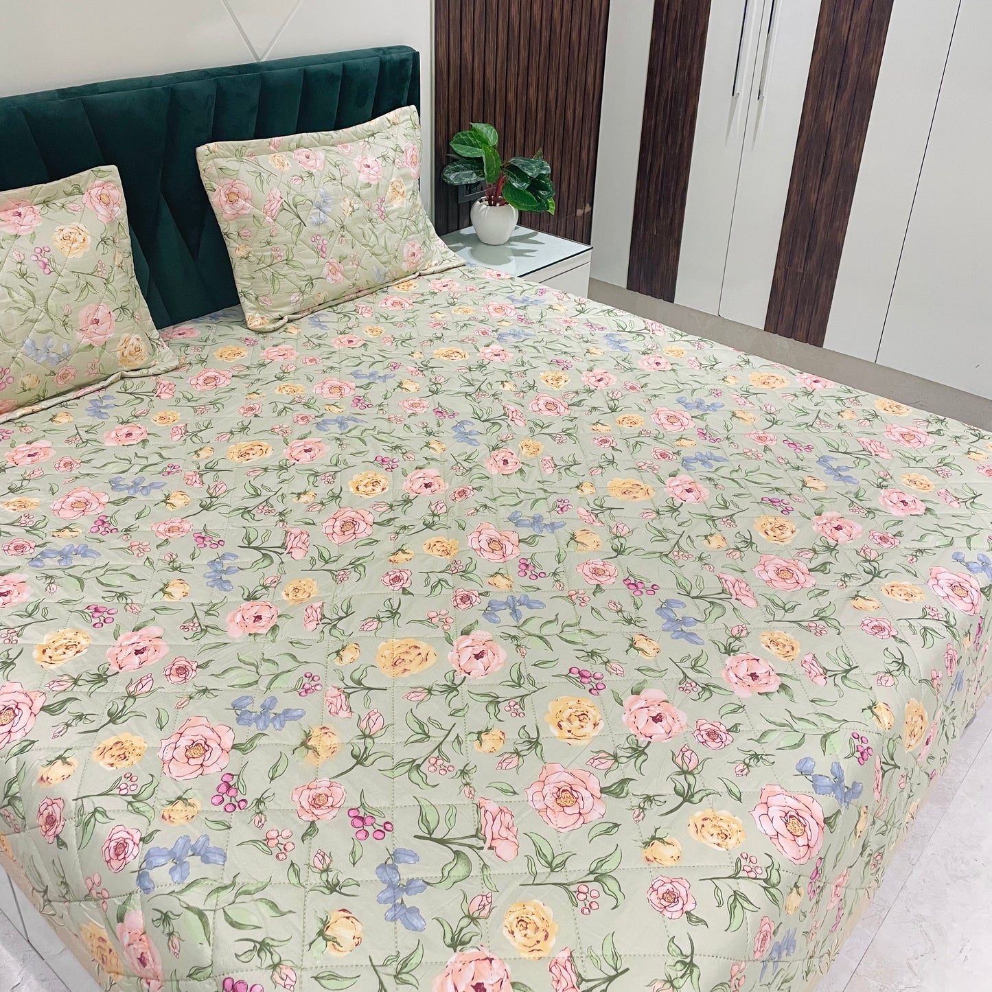 Micro Quilted Bed-Spread with Co-ordinated Pillow Covers | 90"x100" |