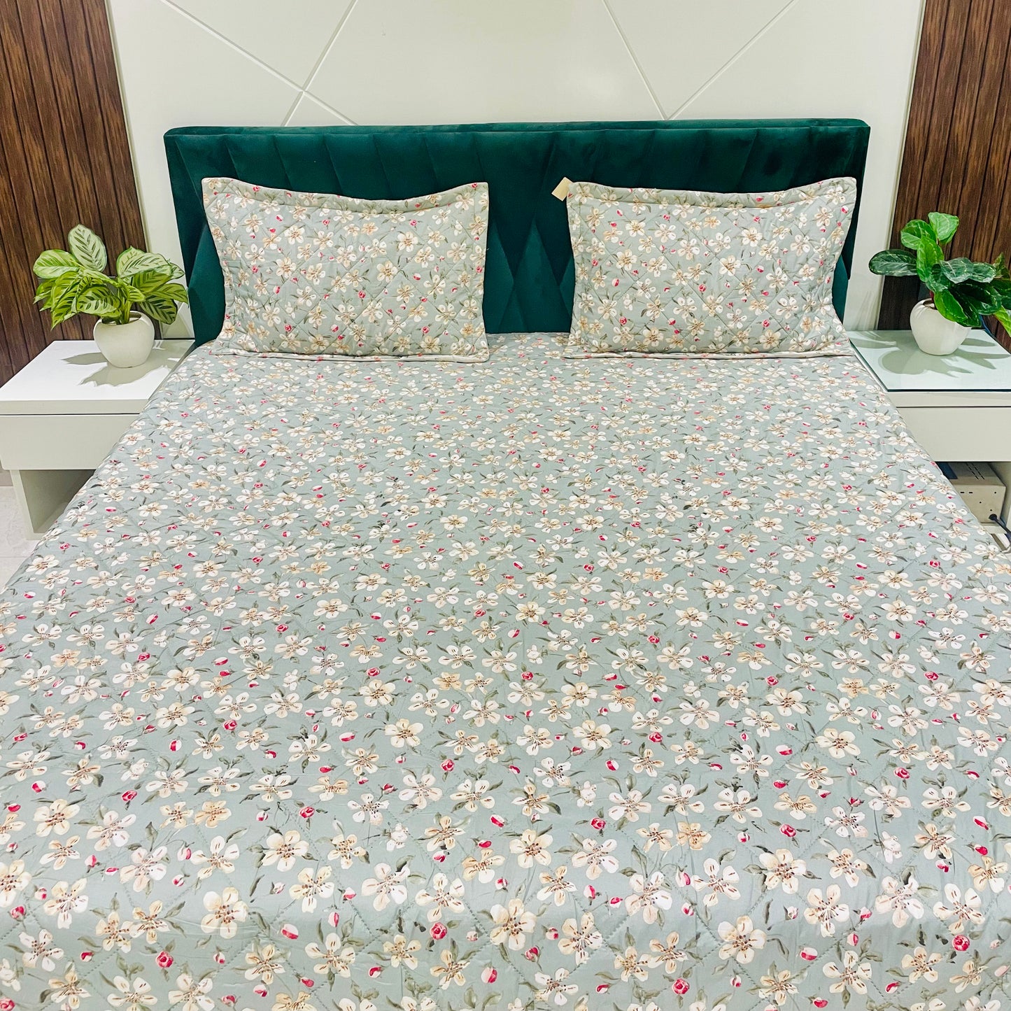 Micro Quilted Bed-Spread with Matching Pillow Covers | 90"x100" |