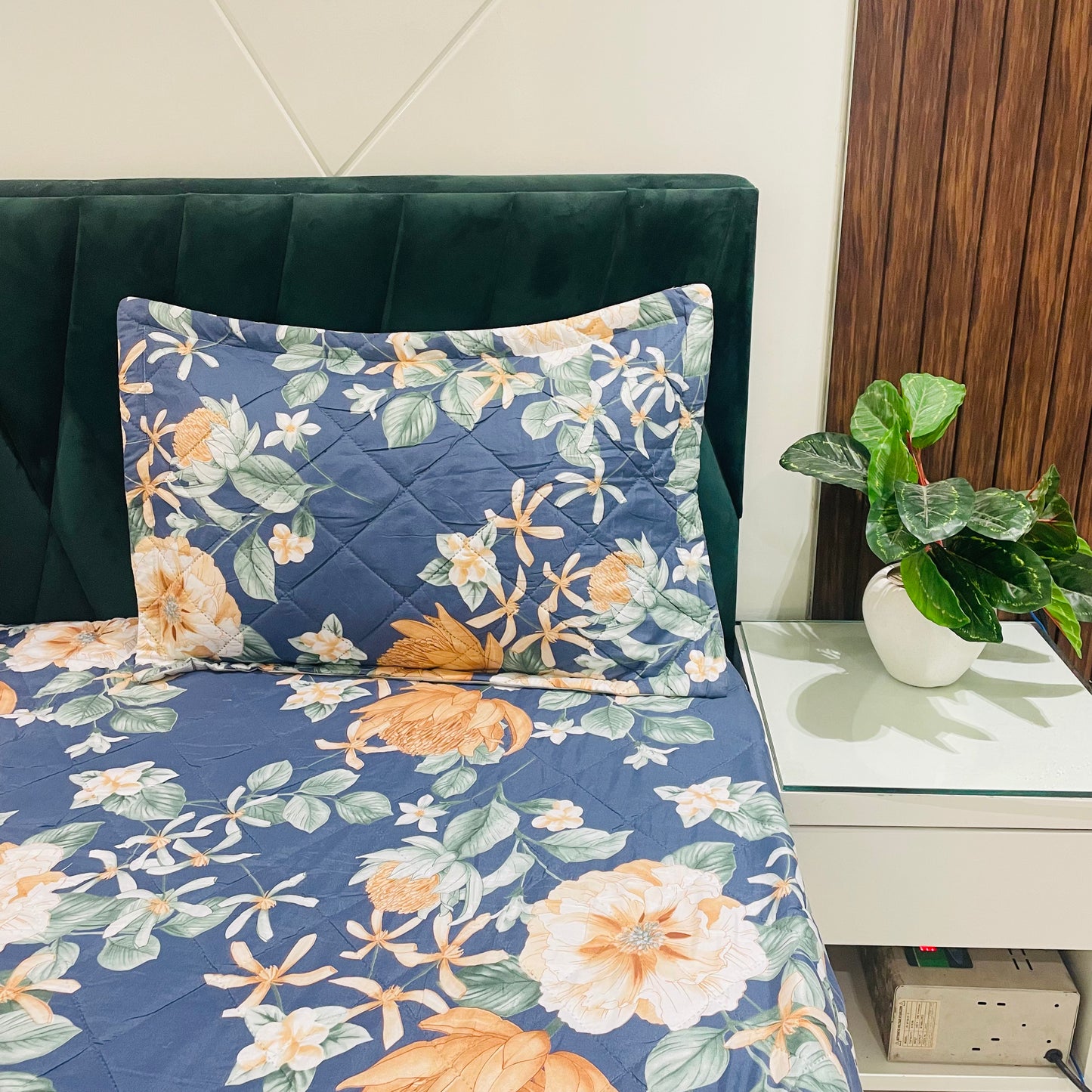 Micro Quilted Bed-Spread with Co-ordinated Pillow Covers | 90"x100" |