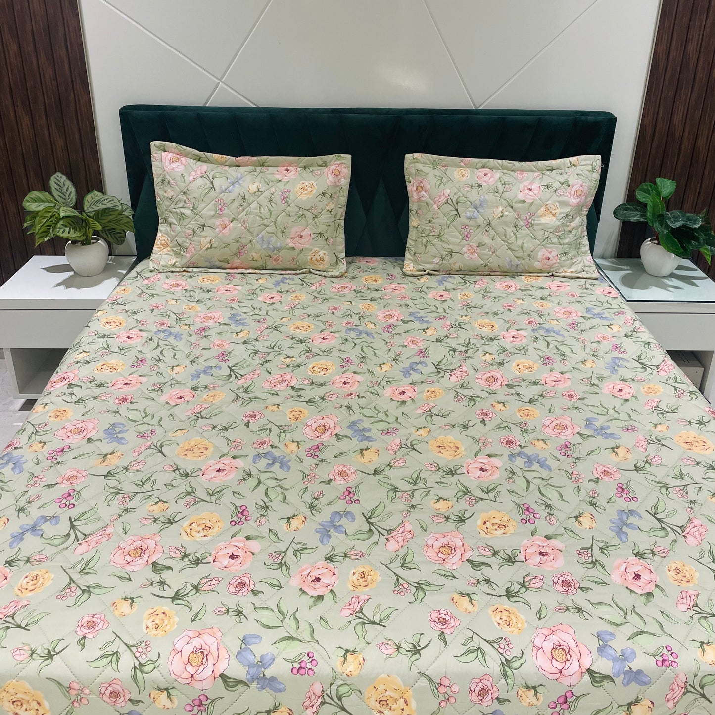 Micro Quilted Bed-Spread with Co-ordinated Pillow Covers | 90"x100" |