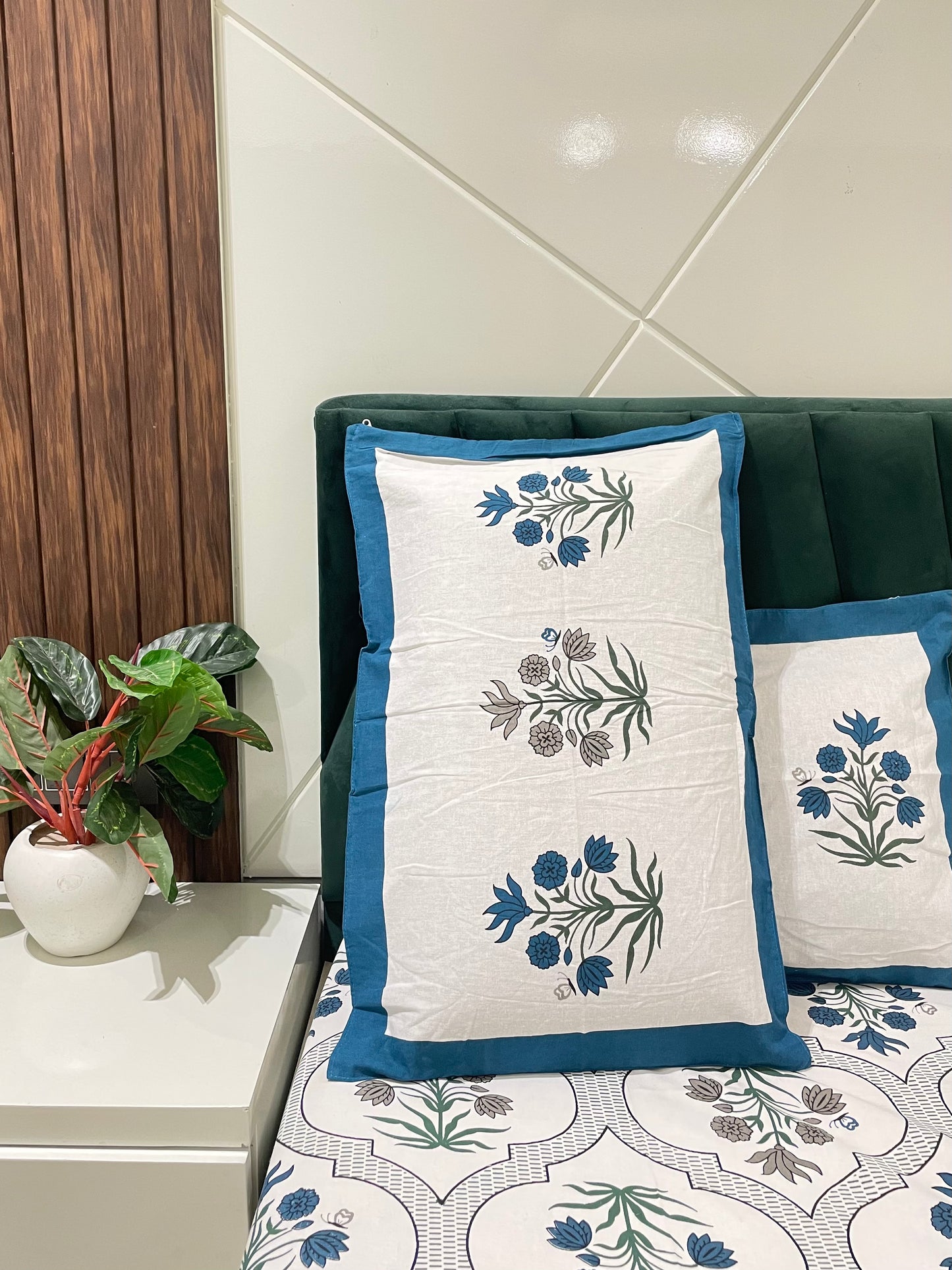 Pure Cotton Bedsheet | 210 TC |